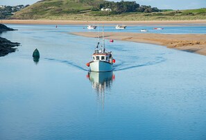 Beach - Situated in the idyllic Cornish village of Little Petherick, nestled in the picturesque wooded valle (Little Petherick)