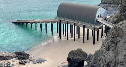 Situated in the idyllic Cornish village of Little Petherick, nestled in the picturesque wooded valle