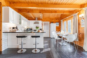 Dining - Situated in the idyllic Cornish village of Little Petherick, nestled in the picturesque wooded valle (Little Petherick)