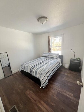 5 bedrooms, iron/ironing board, WiFi, bed sheets - An escape to Sister's Haven (Pine City)