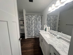 Hårføner, håndklær, såpe og sjampo