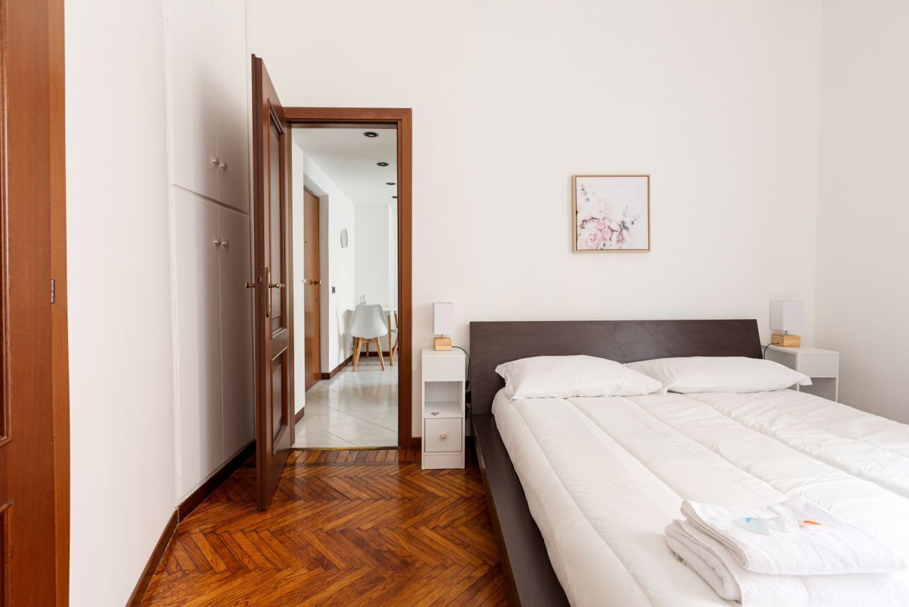 1 dormitorio, tabla de planchar con plancha, wifi y ropa de cama