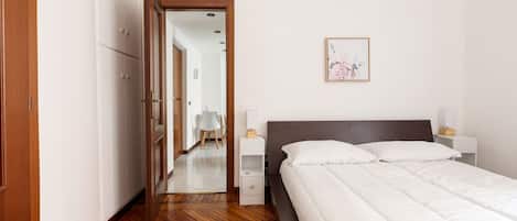 1 habitación, tabla de planchar con plancha, wifi y ropa de cama