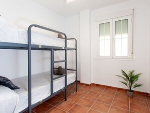 3 bedrooms, desk, iron/ironing board, WiFi