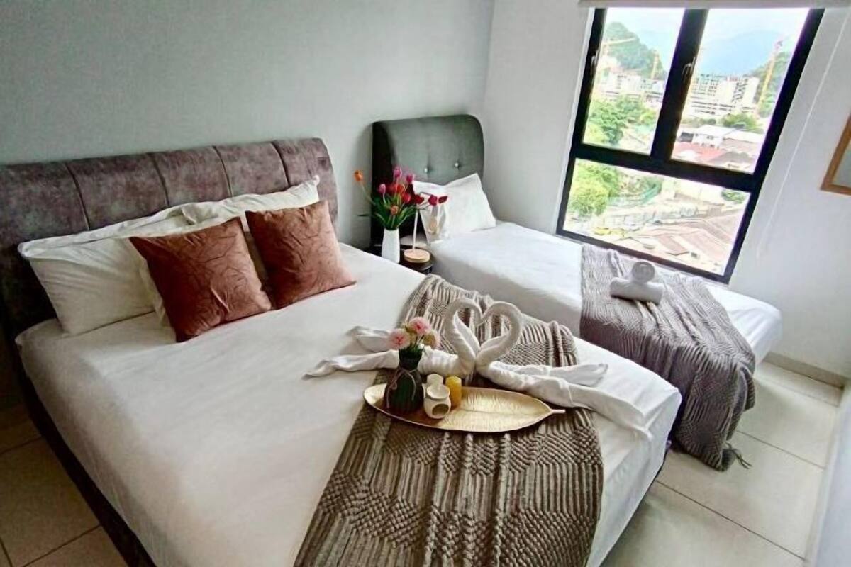 Cortinas blackout, tabla de planchar con plancha y wifi gratis