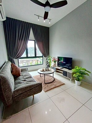 Deluxe Apartment | Living area | 300-cm Smart TV with digital channels - The Horizon Ipoh L8 by Grab A Stay (Ipoh)