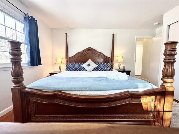 4 Schlafzimmer, Schreibtisch, Bügeleisen/Bügelbrett, Reisekinderbett