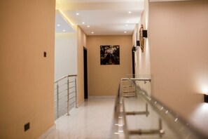 Interior - Sleek Luxury 3-bedroom townhome in Kumasi with AC, WiFi (Kumasi)