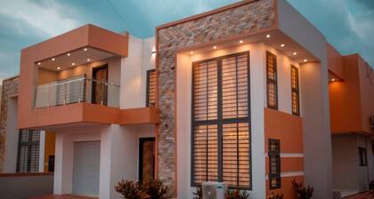 Sleek Luxury 3-bedroom townhome in Kumasi with AC, WiFi