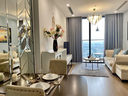 HKG-Vinhomes Sky Lake - Luxury Apartment