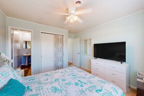 2 bedrooms, iron/ironing board, internet, bed sheets - Water view condo with peaceful balcony, open layout, smart TVs, games, & W/D (Ocean City)