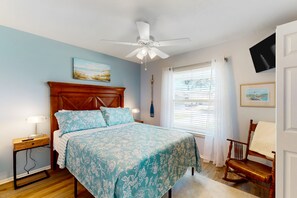 3 soverom, strykejern/-brett, internettilgang og sengetøy