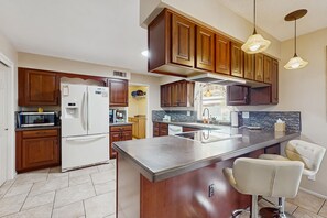 Refrigerador, microondas, horno, placa de cocina