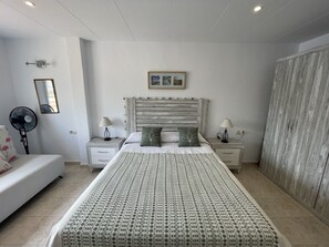 1 habitación, tabla de planchar con plancha, wifi gratis y ropa de cama 