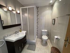 Hair dryer, towels - La Vall - Apartamento en Planta Baja con Piscina (Cala En Blanes)