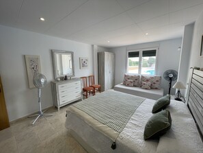 1 bedroom, iron/ironing board, free WiFi, bed sheets - La Vall - Apartamento en Planta Baja con Piscina (Cala En Blanes)