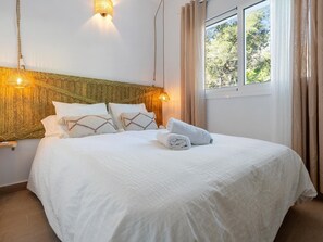 2 soverom, strykejern/-brett, internettilgang og sengetøy