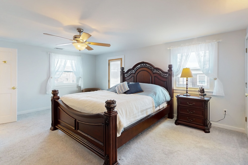 Dogfriendly, spacious coastal retreat with large deck & W/D walk to beaches Scituate Vrbo