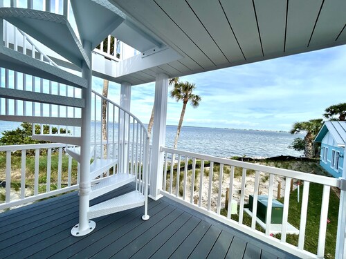 Water Front🩷Minutes to Beach ~ BBQ grill~ Pool~ Rooftop Balcony-360° Views