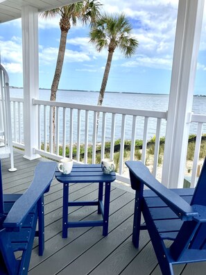 Property grounds - Water Front🩷Minutes to Beach ~ BBQ grill~ Pool~ Rooftop Balcony-360° Views (Jensen Beach)