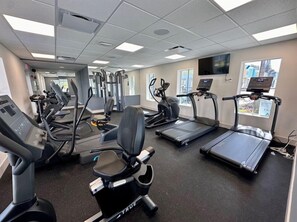 Fitness facility - Water Front🩷Minutes to Beach ~ BBQ grill~ Pool~ Rooftop Balcony-360° Views (Jensen Beach)