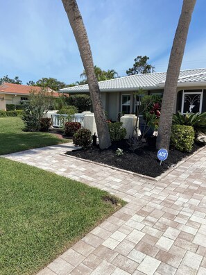 Property grounds - Amazing updated 2/2 Nokomis home with heated pool! (Nokomis)