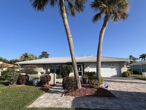 Exterior - Amazing updated 2/2 Nokomis home with heated pool! (Nokomis)