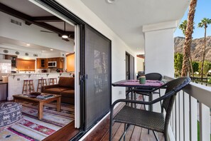 屋外ダイニングエリア