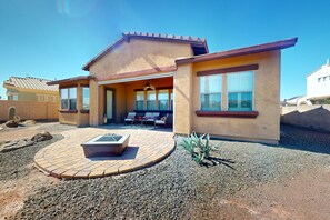 Terrace/patio - Single-level mountain view retreat with fenced yard, washer/dryer, & AC (Goodyear)