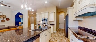 Single-level mountain view retreat with fenced yard, washer/dryer, & AC