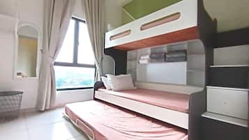 Apartemen | 2 kamar tidur, meja kerja, tirai kedap cahaya, dan setrika/meja setrika