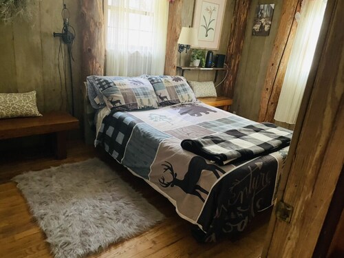 The Castros Cabin. Sparrow bush 