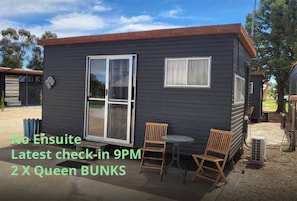 Basic Cabin, 2 Queen Beds (No Ensuite) - Kangaroo Lake C & C Park (Mystic Park)