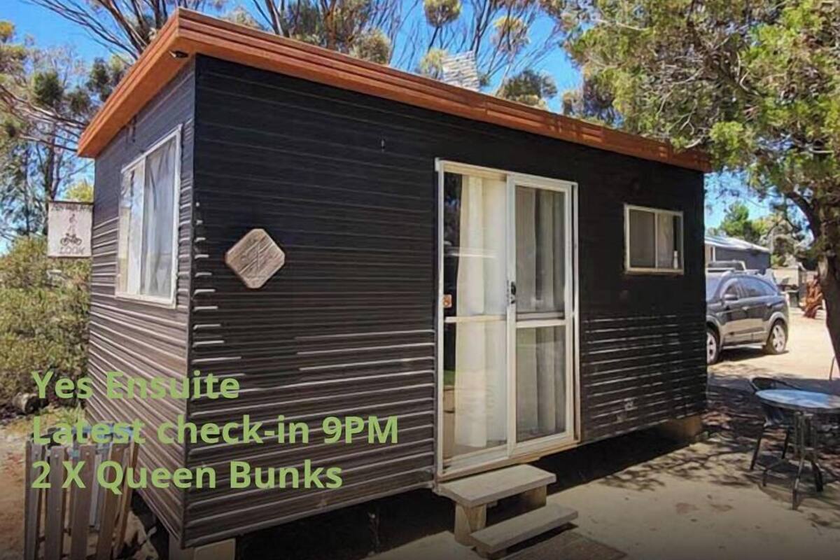 Cabana básico, 2 camas Queen | 1 quarto, cofres nos quartos