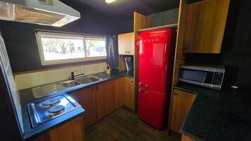 Traditional Cottage, Multiple Bedrooms | Private kitchen | Mini-fridge, dining tables