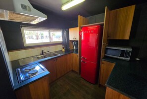 Traditional Cottage, Multiple Bedrooms | Private kitchen - Kangaroo Lake C & C Park (Mystic Park)