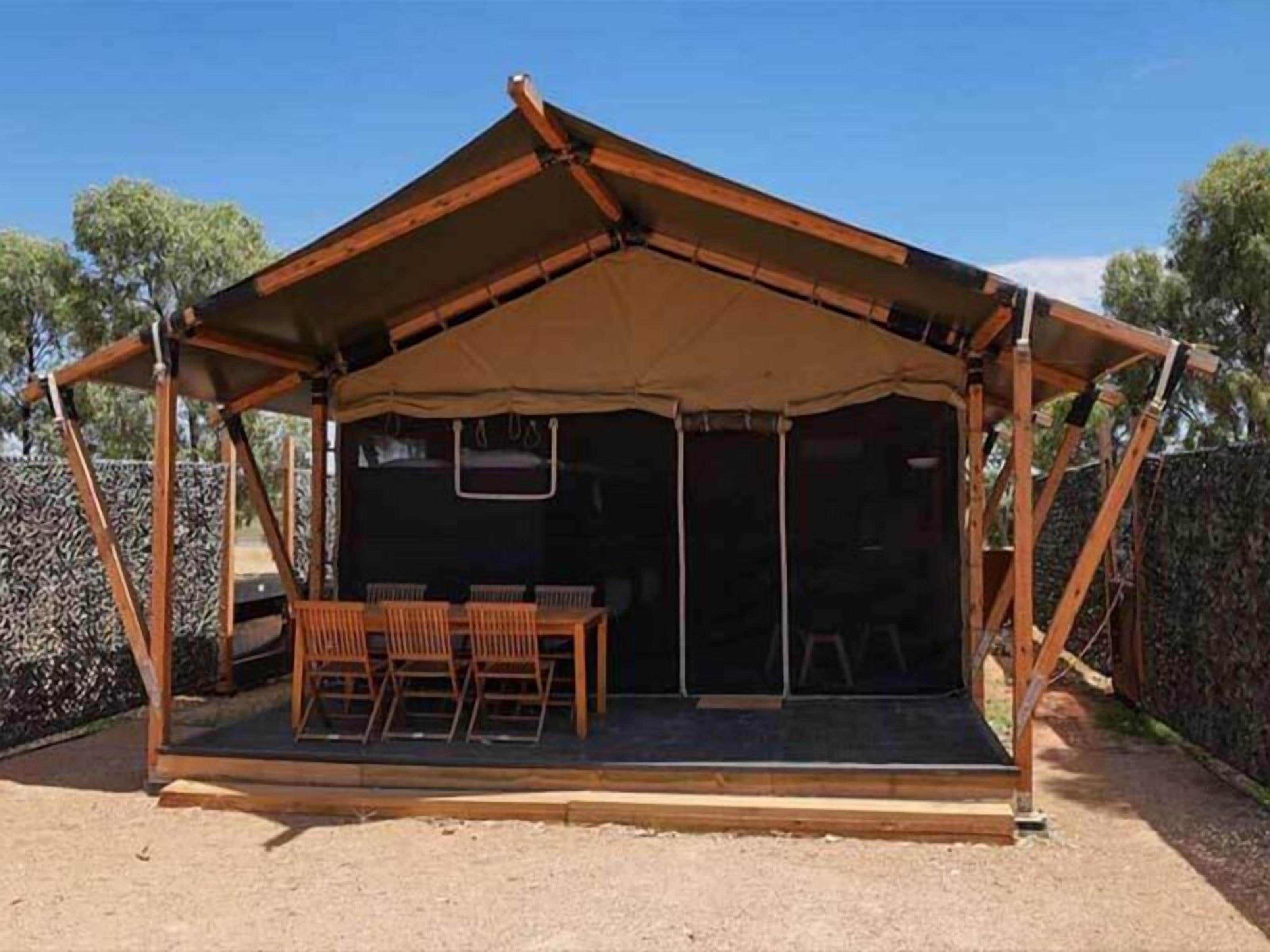 Tente luxueuse, Plusieurs lits