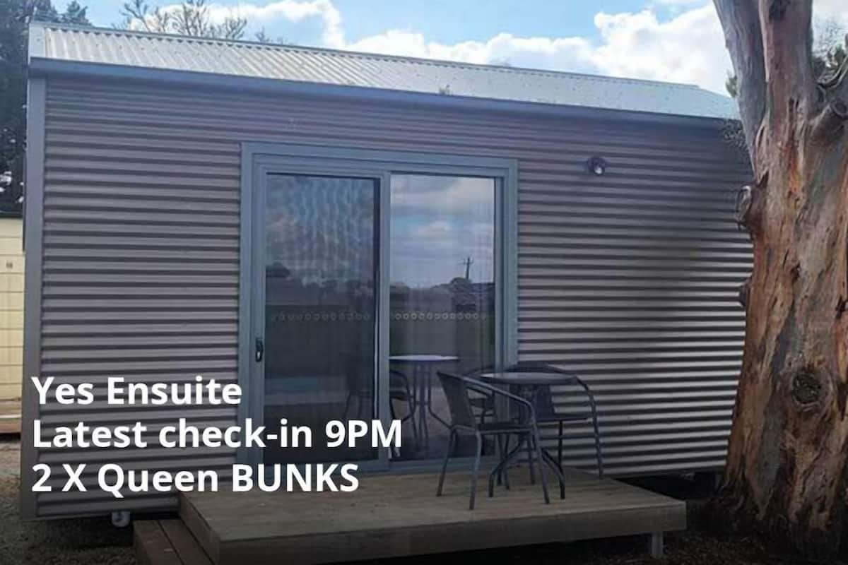 Classic Cabin, 2 Queen Beds | 1 bedroom