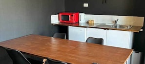 Design Cabin, 2 Katil Ratu (Queen) | Dapur peribadi | Peti sejuk mini, meja makan