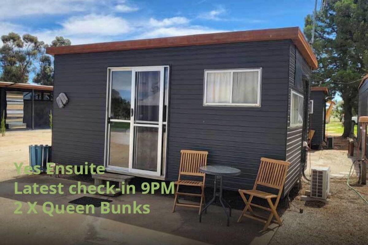 Cabana básico, 2 camas Queen | 1 quarto, cofres nos quartos
