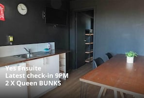 Kabin Desain, 2 Tempat Tidur Queen | Dapur pribadi | Lemari es kecil, microwave, dan pemanggang roti