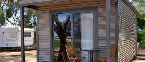 Design Cabin, 2 Queen Beds