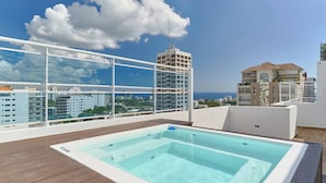 Apartemen, 2 kamar tidur, akses difabel, Boleh Merokok | Bathtub spa outdoor
