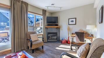 Télévision, cheminée