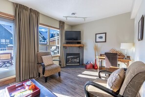 Télévision, cheminée