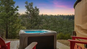 Bañera de hidromasaje al aire libre