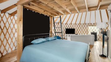 Tabla de planchar con plancha, wifi y ropa de cama