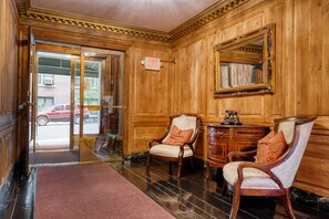 Interior - Luxe Midtown 1BR w/ Doorman, nr Cntrl Park & Carnegie Hall, by Blueground (Midtown)