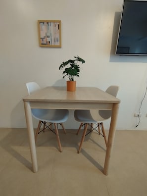 In-room dining - Cebu Avida Riala T1 1517 IT Park (Cebu City)