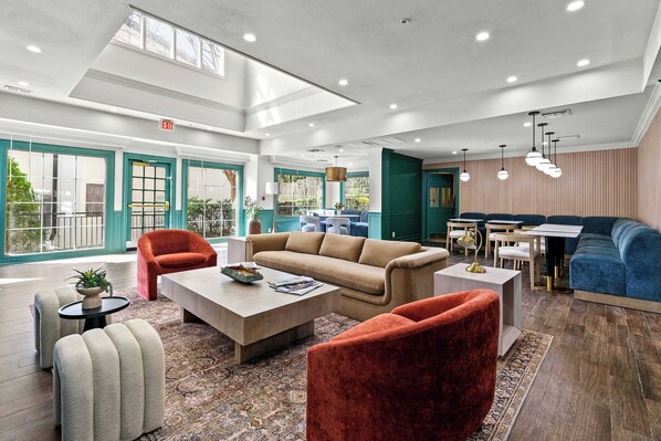 Interior - Newly Renovated Atlanta Gem: Central Buckhead Apt. (Atlanta)